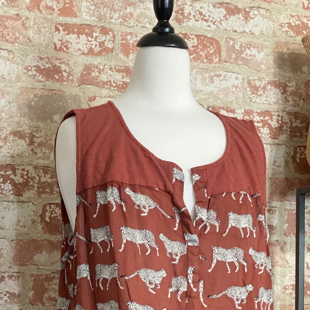 Lucky Sleeveless Shirt